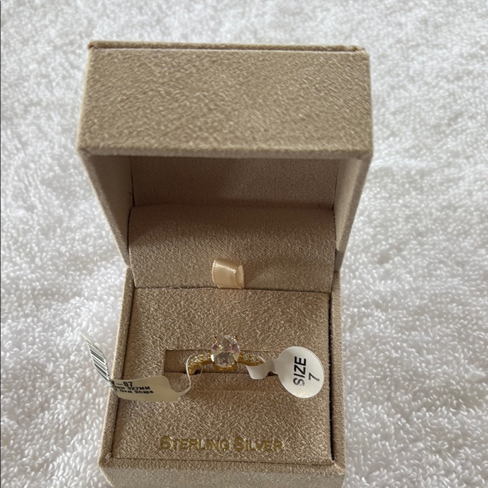 Likes Sterling Silver Ring with Gold Accents NIB Size 7